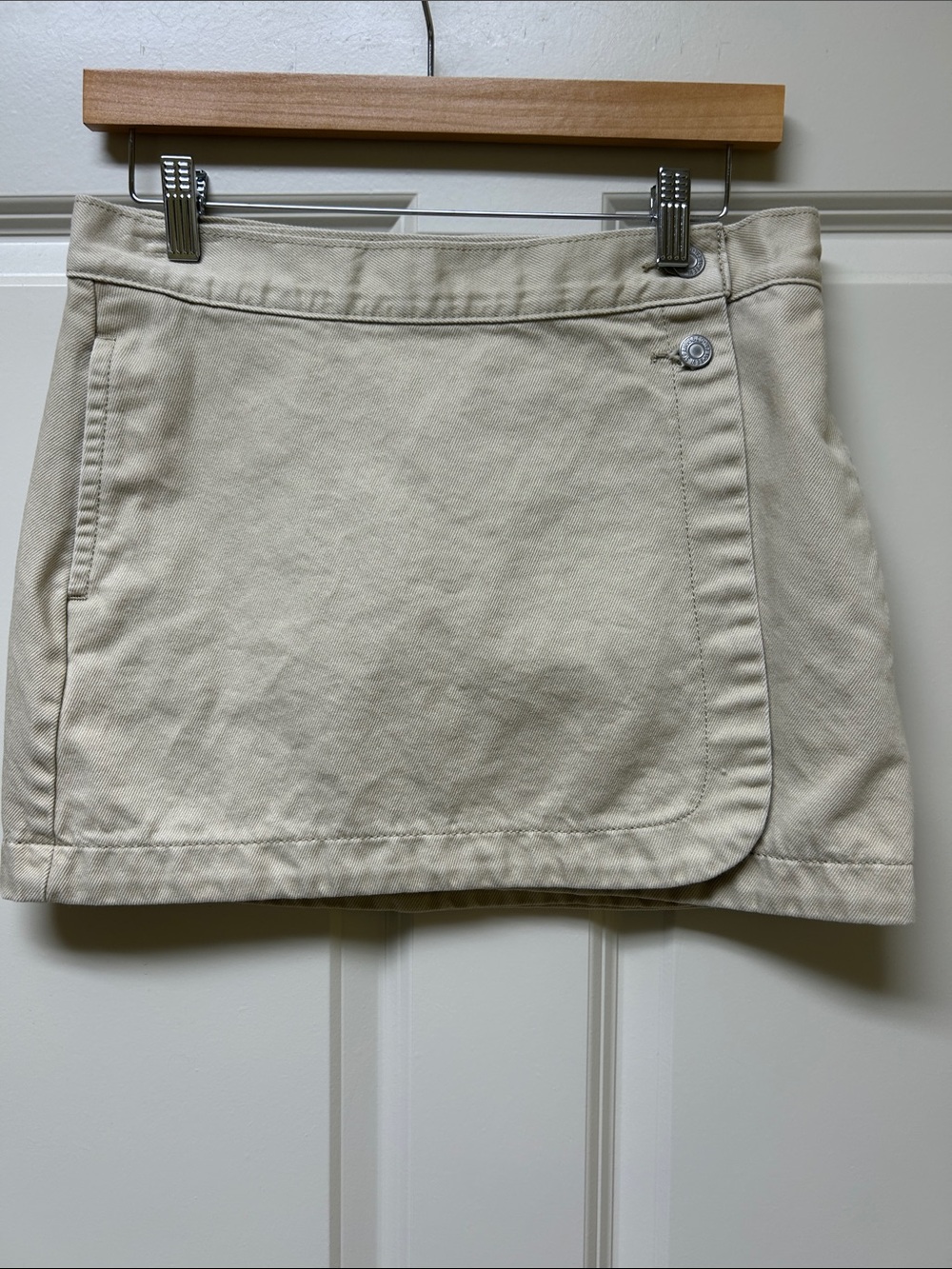 Levi's Cream Mini Skirt